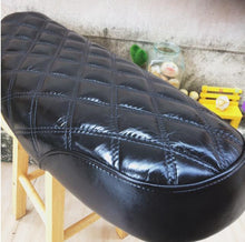 Load image into Gallery viewer, KB-TACDS - Triumph Bonneville Air-Cooled Classic Diamond Seat