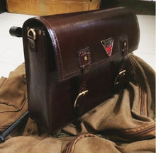 Load image into Gallery viewer, KB-TSADB - Triumph Bonneville Strapped Saddle Bag w/ Union Jack Pin