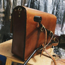Load image into Gallery viewer, KB-TSADB - Triumph Bonneville Strapped Saddle Bag w/ Union Jack Pin