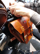 Load image into Gallery viewer, KB-TSUJB - Triumph Bonneville Side Bag w/ Union Jack Pin
