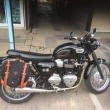 Load image into Gallery viewer, KB-TWCRS - Triumph Bonneville Water-Cooled Classic Roll Seat